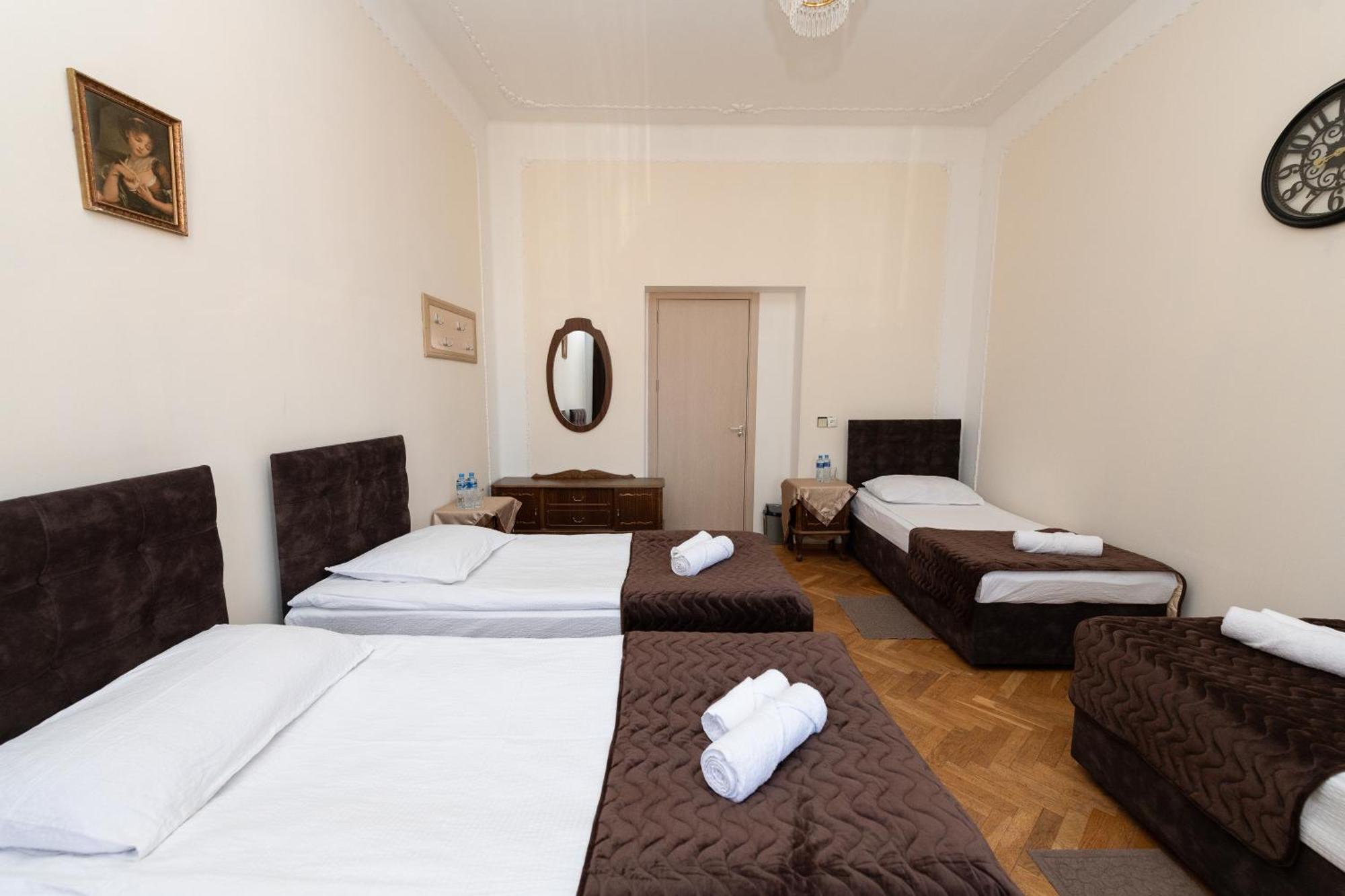 Anna'S Guest House Gori Luaran gambar